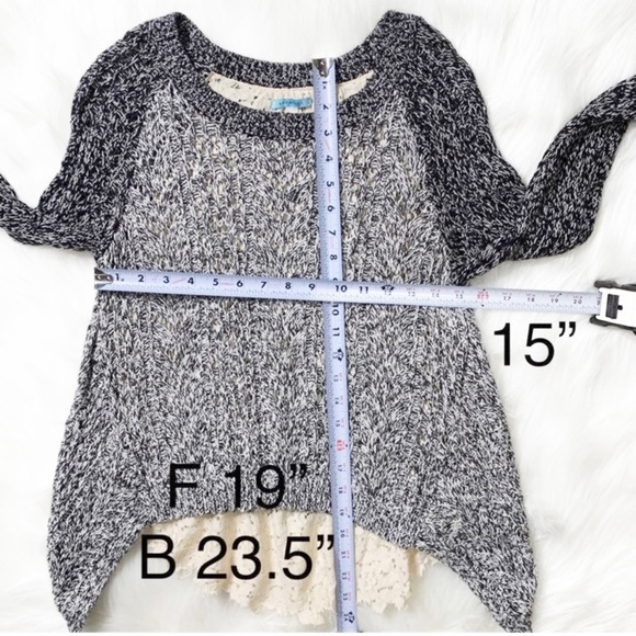 Anthropologie Crochet Lace High Low Mixed Media Black White Sweater Size MP - Picture 10 of 10